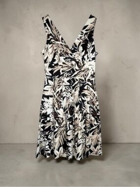 White House Black Market Floral Sleeveless A-Line Dress Size 2